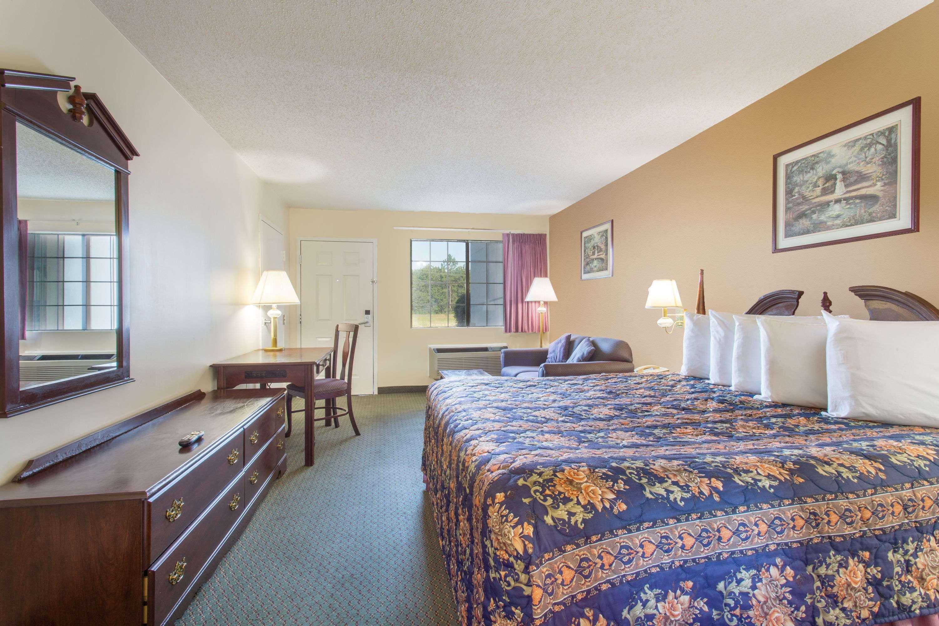 Days Inn By Wyndham Picayune Exterior photo