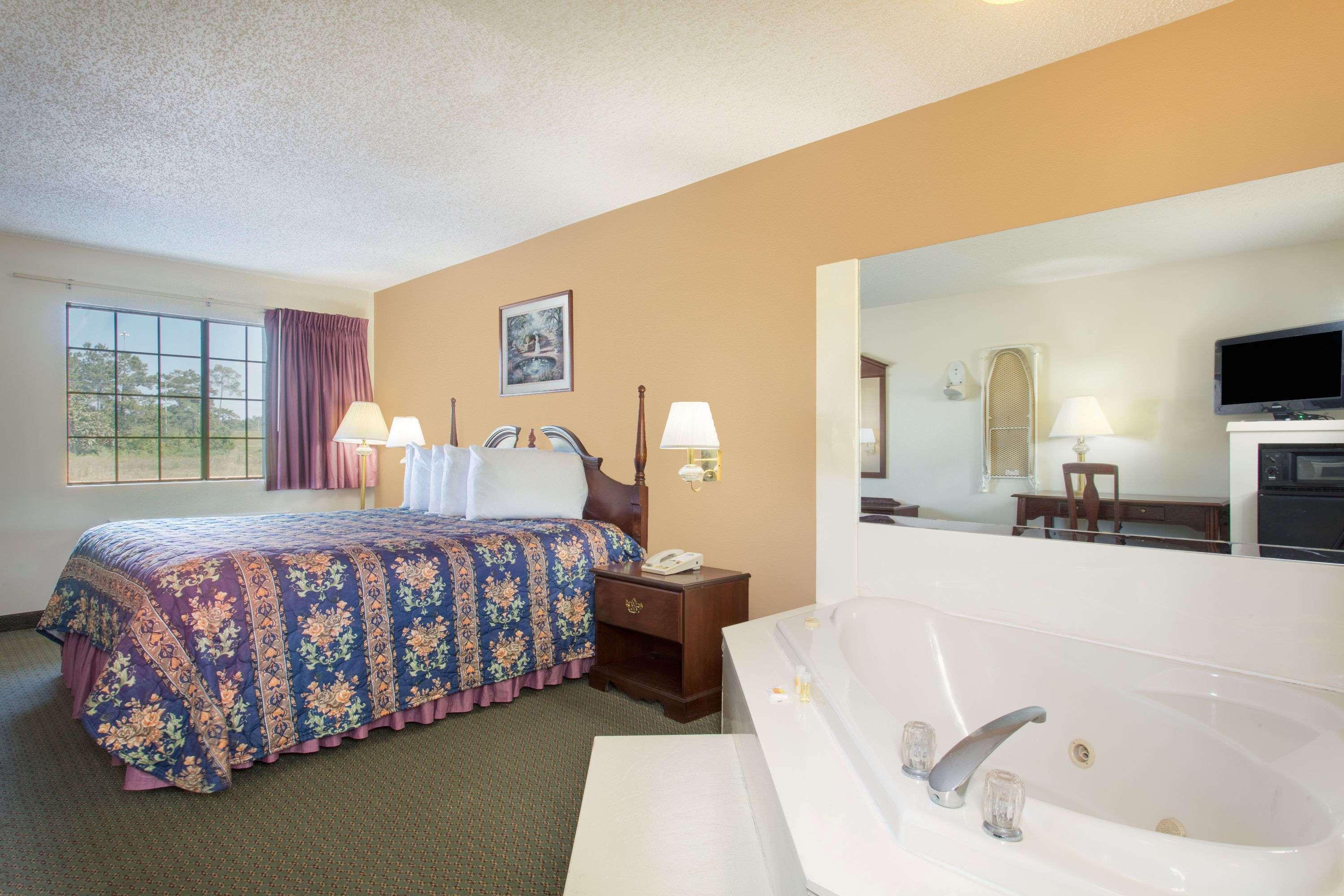 Days Inn By Wyndham Picayune Exterior photo